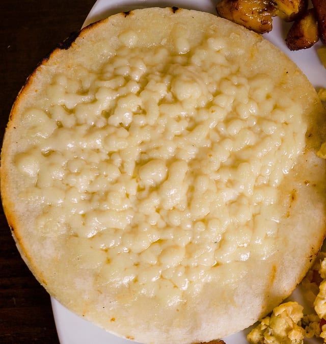 Arepa con Queso.