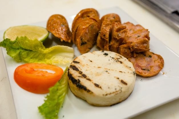 Chorizo Con Arepa o Papa.