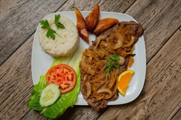 Bistek Encebollado.